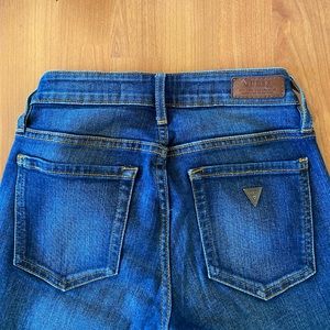 GUESS Power Curve Mid (25in.)